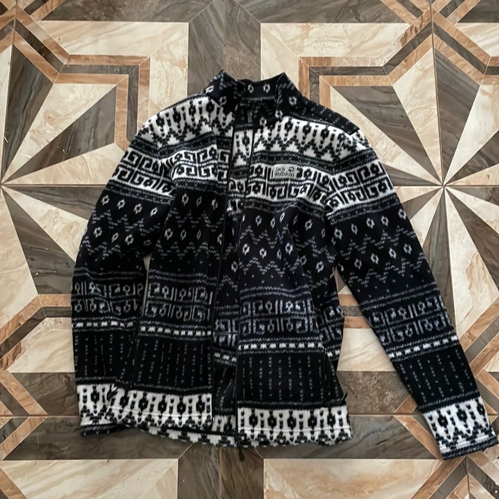 Jack Wolfskin zip up jacket